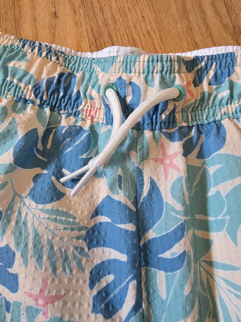 Abercrombie & Fitch Light Blue and Navy Tropical Print Shorts Kids Size 15/16